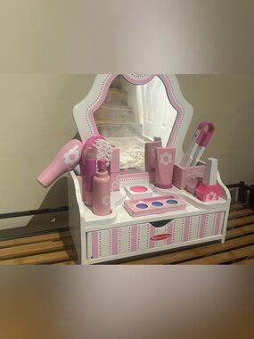 Melissa & Doug makeup vanity